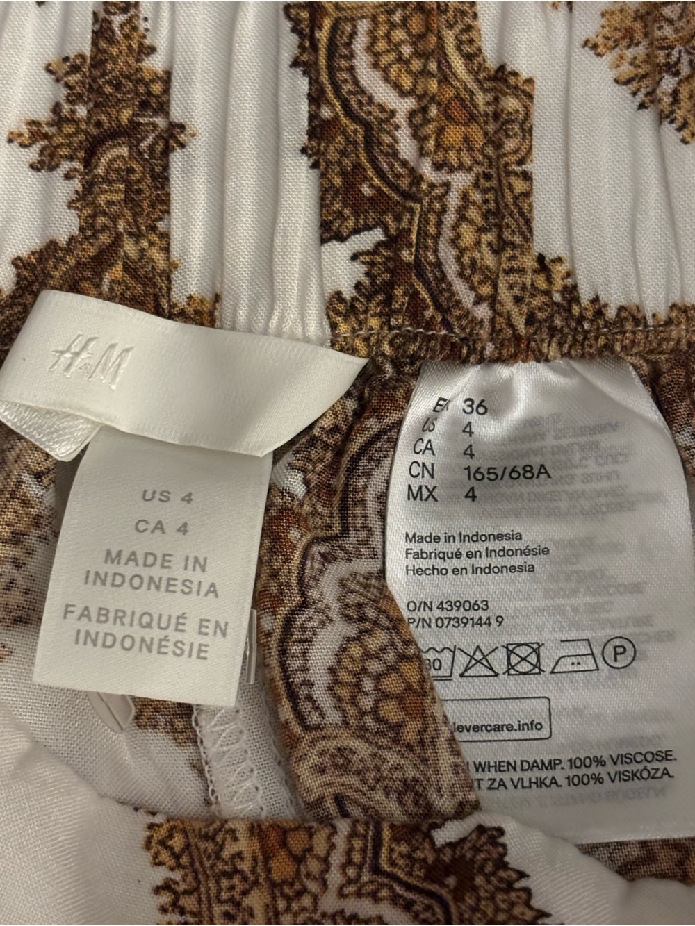 H&M Shorts Women’s Size 4 with White/Gold Paisley Print - Picture 11 of 11